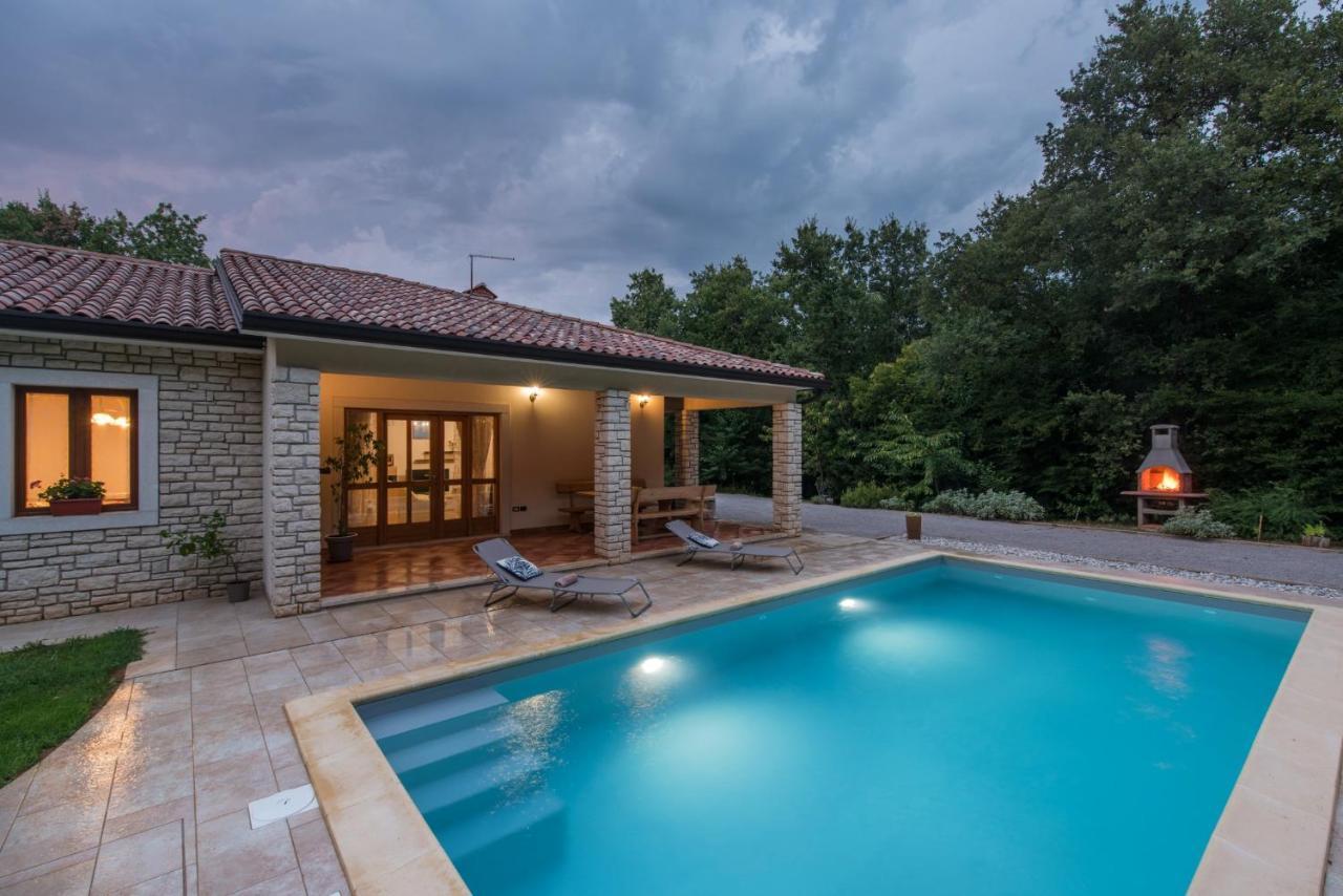 Villa Mirabella อูมัค ภายนอก รูปภาพ